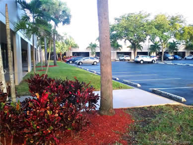 Florida Strip Centers Real Estate Specialist - Let us help you buy or sell your next Strip Centers Property