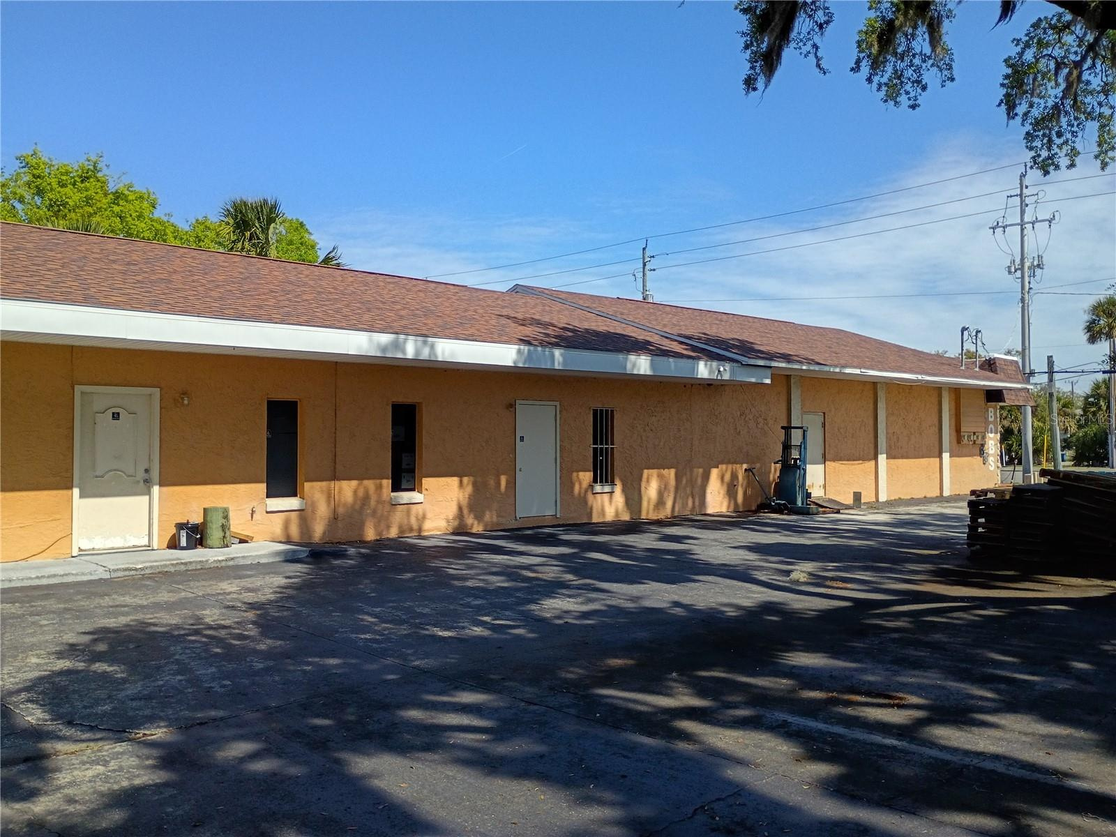 5 Unit Commercial Building Including Boat Supply business and inventory $995,000